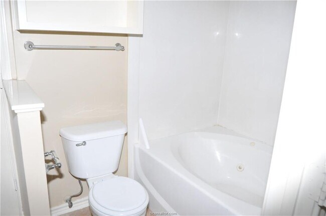 Building Photo - 2417 Carnation Ct