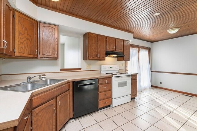 Building Photo - 3 Bedroom 2 Full Bath Ranch in Peaceful Geist Valley Estates