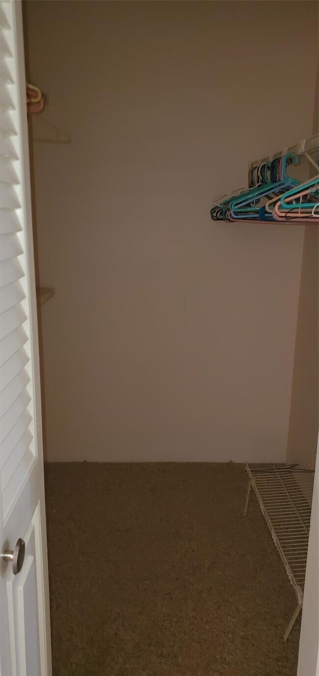 Building Photo - 1000 St Charles Pl