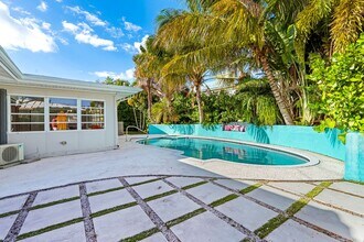 Building Photo - Single Family home on quiet street steps from the Intracoastal and Dining
