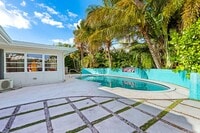 Building Photo - Single Family home on quiet street steps from the Intracoastal and Dining