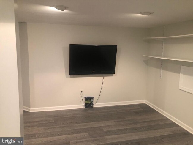 Building Photo - 8104 Overlake Ct