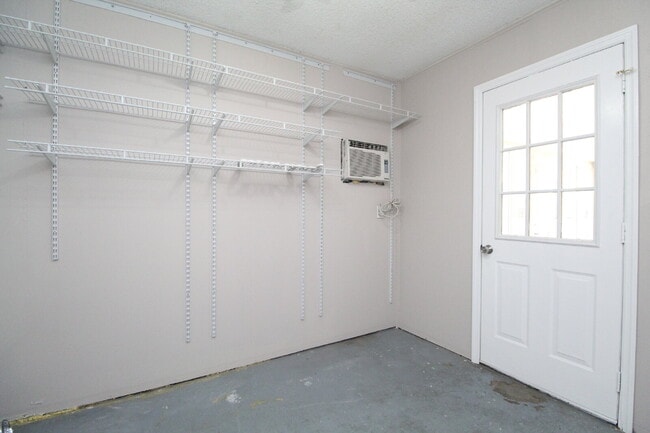 Building Photo - Updated 3/2 Brick Home in Northeast Pensac...