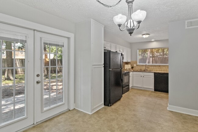 Building Photo - 11823 S Red Cedar Cir