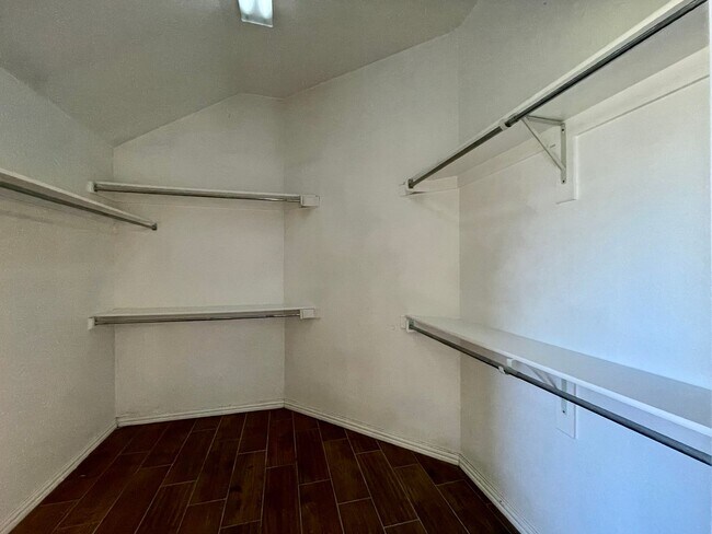 Building Photo - Gorgeous 4-bedroom home!
