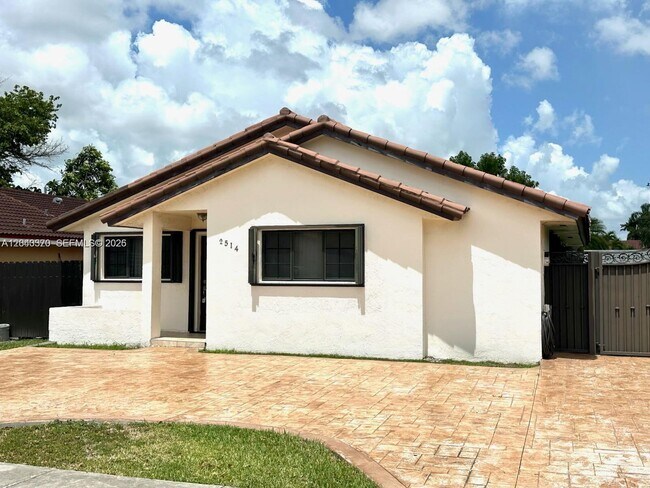 Building Photo - 2514 SW 138th Ave