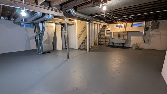 Building Photo - 3 Bedroom 1.5 Bathroom