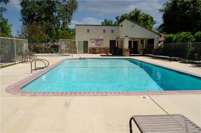 Building Photo - 24717 Sand Wedge Ln