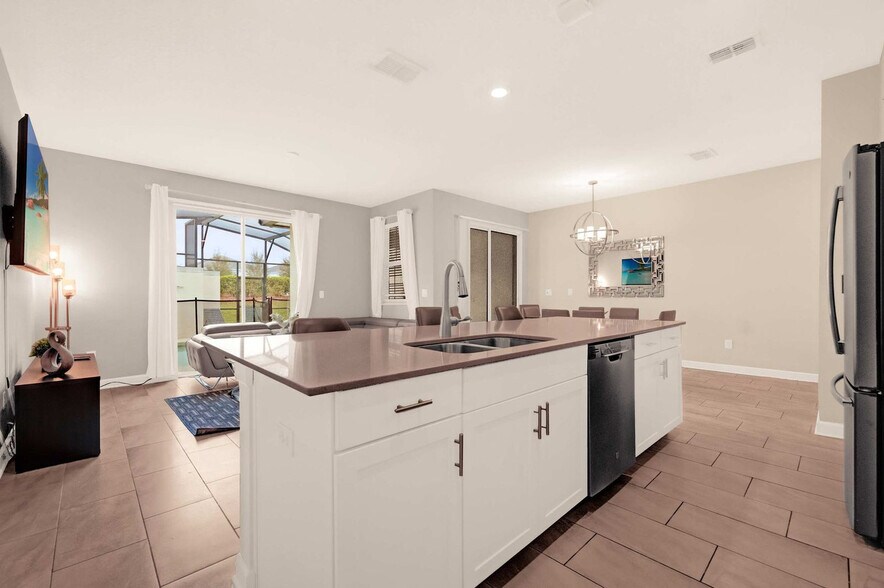 Building Photo - 8935 Stinger Dr