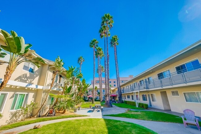 Palms - Convenient Inglewood Living Near SoFi & 105 Freeway!