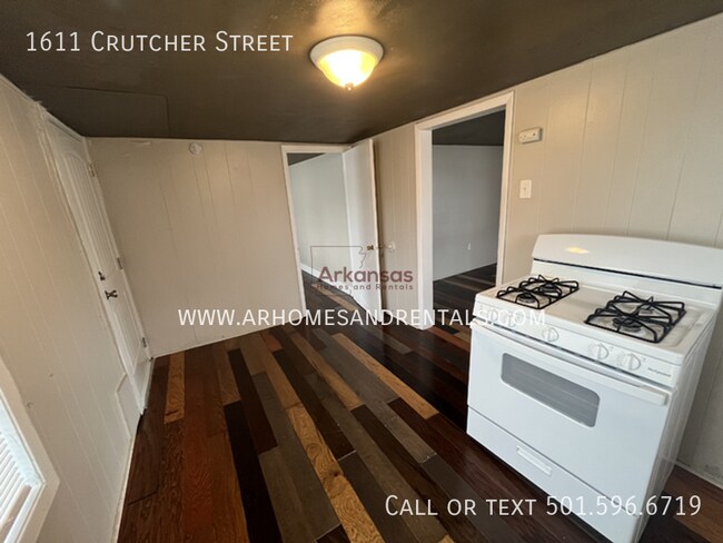 Building Photo - 1611 Crutcher St