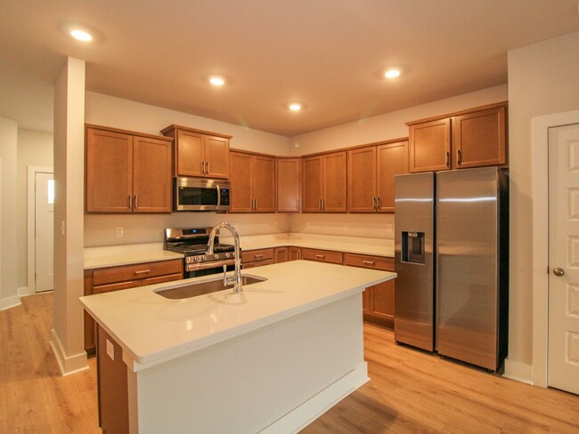 Building Photo - NEW Townhome corner unit in excellent loca...