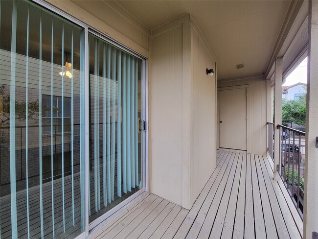 Building Photo - 700 Thicket Ln