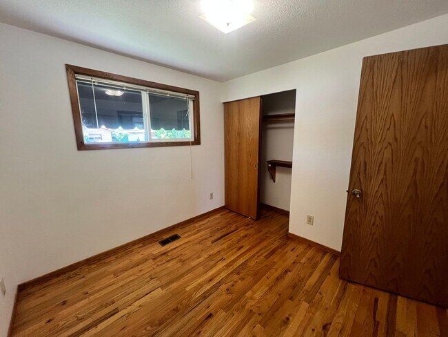 Building Photo - 3 Bedroom, 1 bath House in NW Corvallis of off Circle Blvd