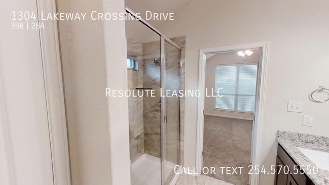 Building Photo - 1304 Lakeway Crossing Dr