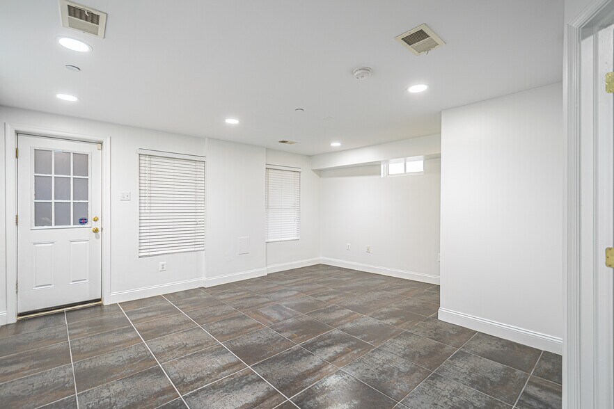 Building Photo - 1203 Delafield Pl NW