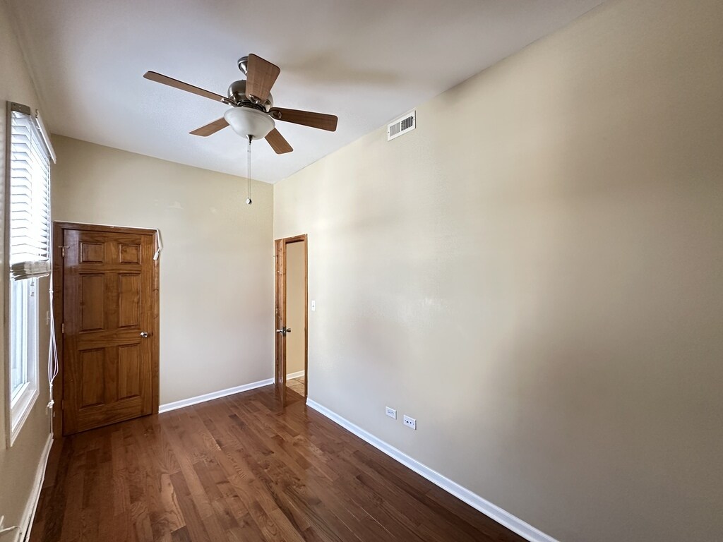 Building Photo - 2020 N Hamlin Ave