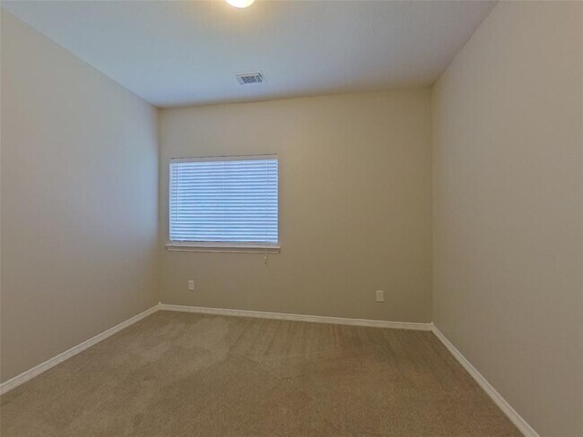 Building Photo - 28818 Hidden Cove Dr