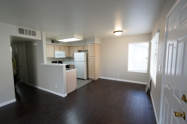 Building Photo - No Showings until 4/10/2026