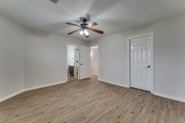 Building Photo - Peng-4077 Glenstone