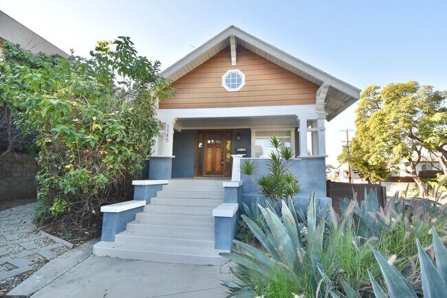 Building Photo - 2214 Elsinore St