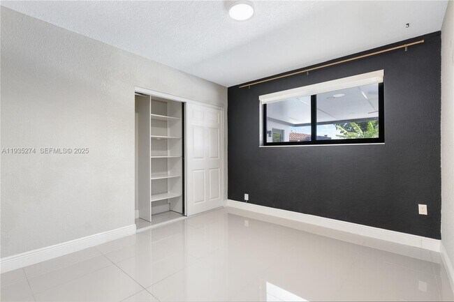 Building Photo - 4165 W 5th Ln