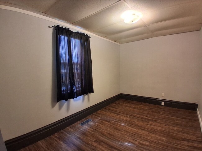 Building Photo - 604 S Main St