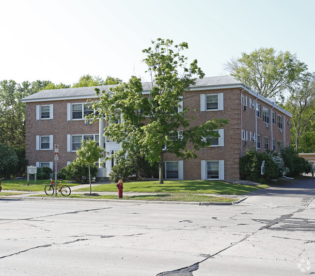 Building Photo - Highland Court Apartments