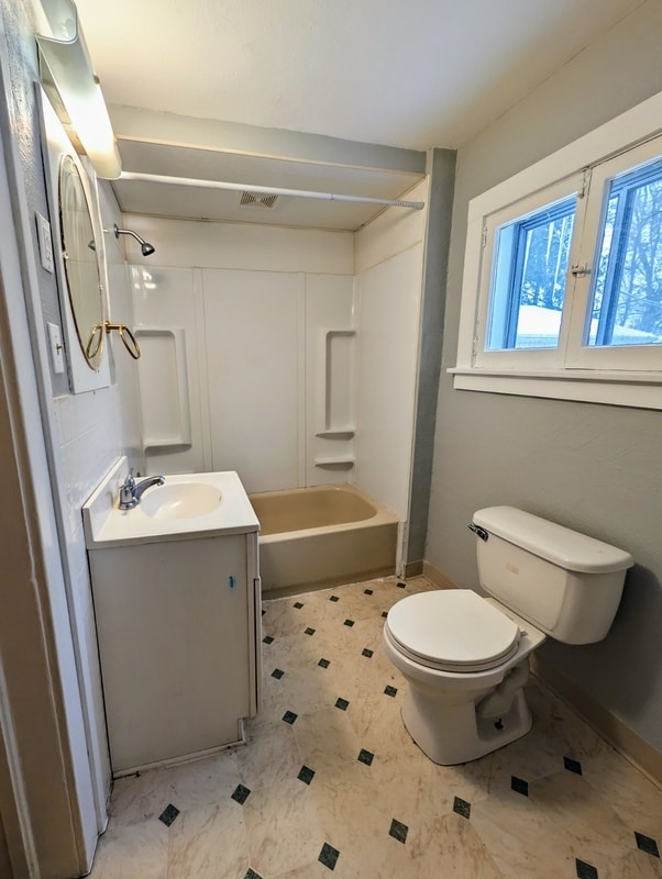 Building Photo - 924 N Capitol Ave