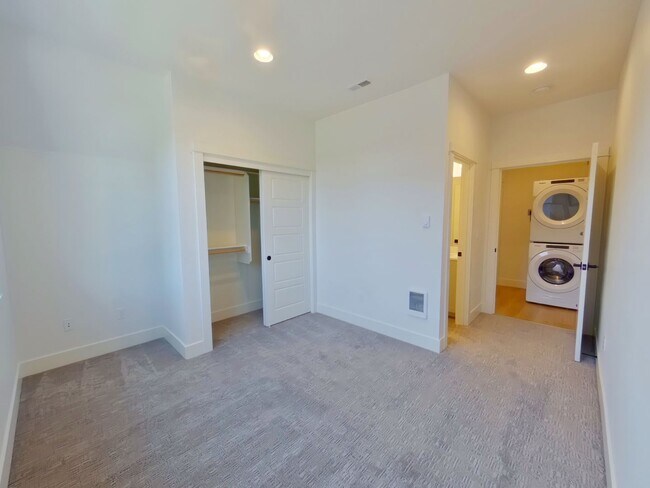 Building Photo - 2790 NW Harrison Blvd