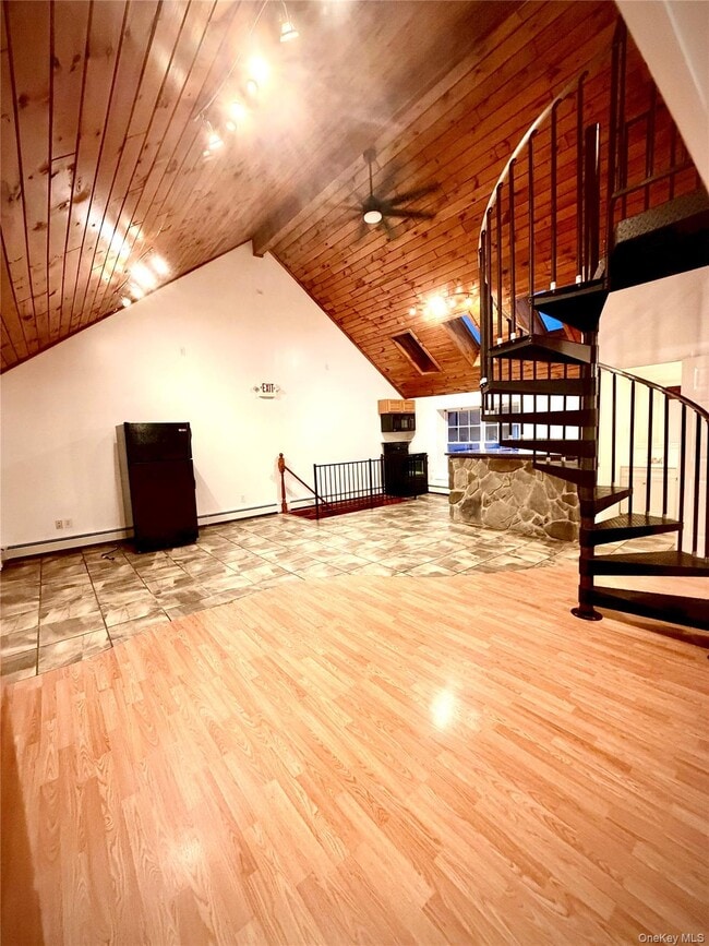 Building Photo - 13 Spring St