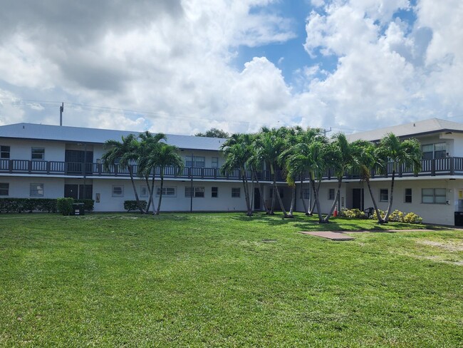 Building Photo - Newly Updated Apartments - Affordable and ...
