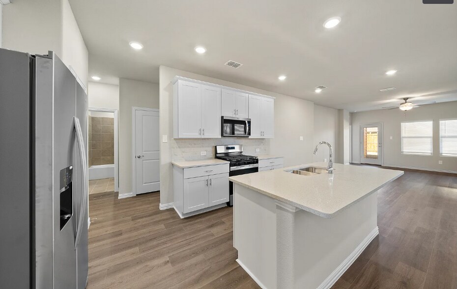 Building Photo - 609 Hemingway Ln