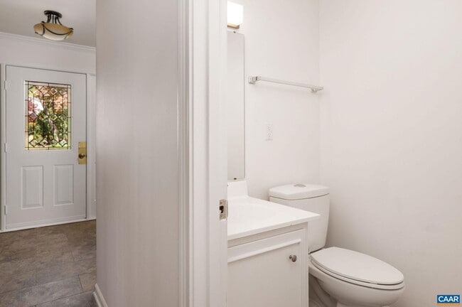 Building Photo - 104 Smithfield Ct