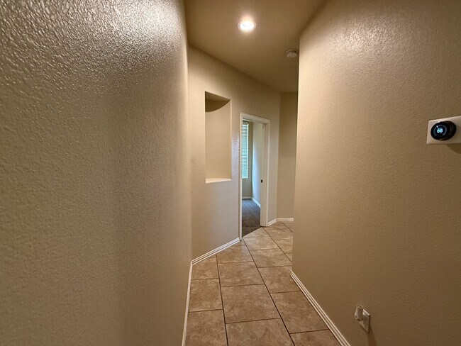 Building Photo - 7220 Cross B Rd