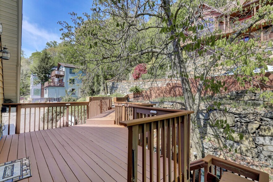 Building Photo - 170 Undercliff Ave