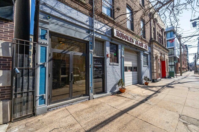 Building Photo - 805 Clinton St