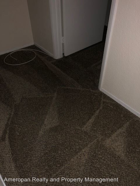 Building Photo - 2125 Saint Paul Way