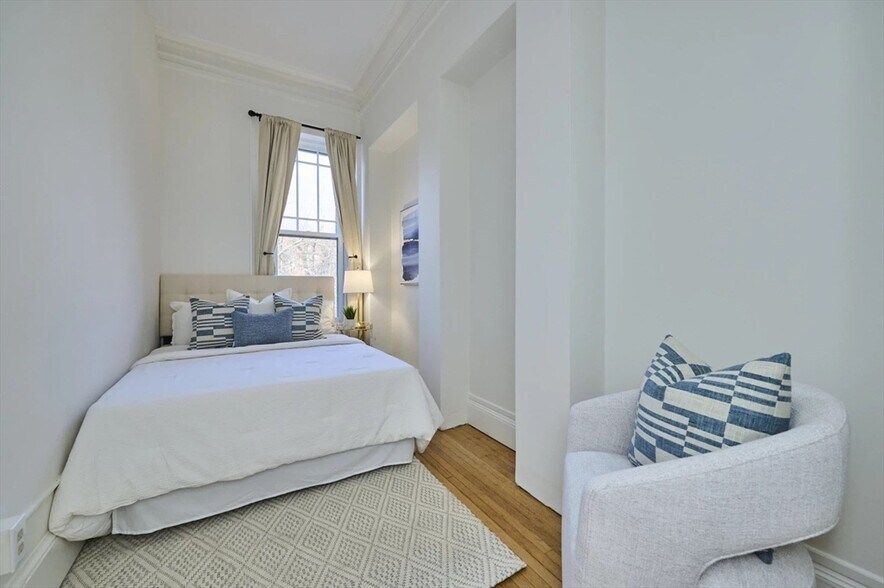 Building Photo - 160 Commonwealth Ave