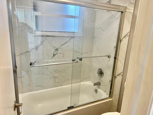 Building Photo - 9461 Evergreen Pl