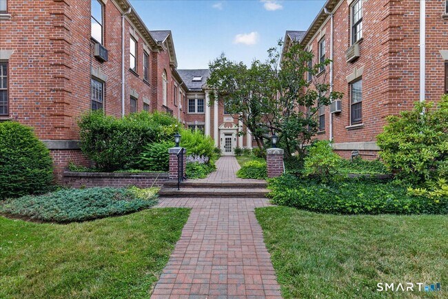 Building Photo - 146 Everit St