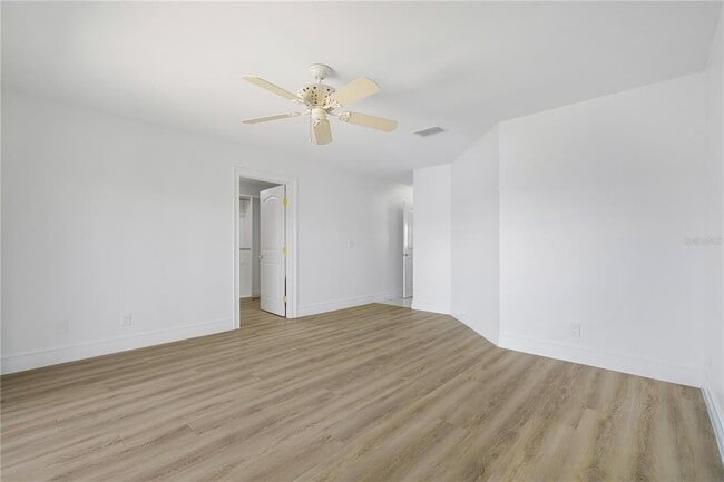 Building Photo - 3924 Versailles Dr