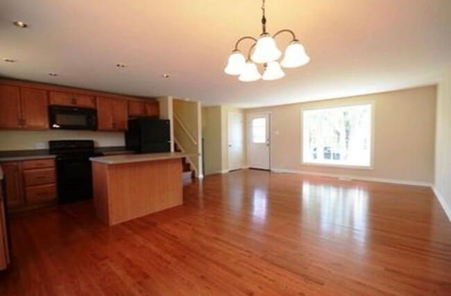 Building Photo - 10760 Cedarwood Dr