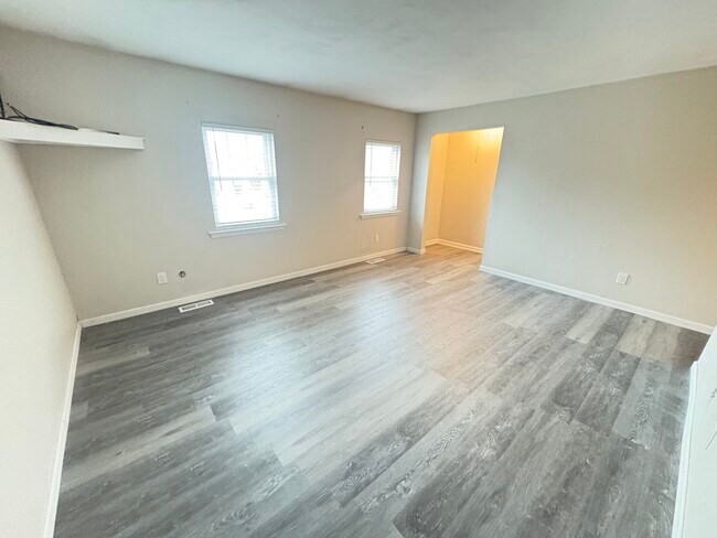 Building Photo - 813 S Grosvenor Ct