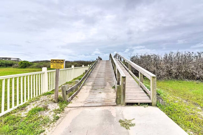 Building Photo - 3229 Castle Dr