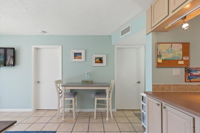 Building Photo - Fully Furnished 2BR/2BA at Las Salinas with Pool, Gym & Parking for Two