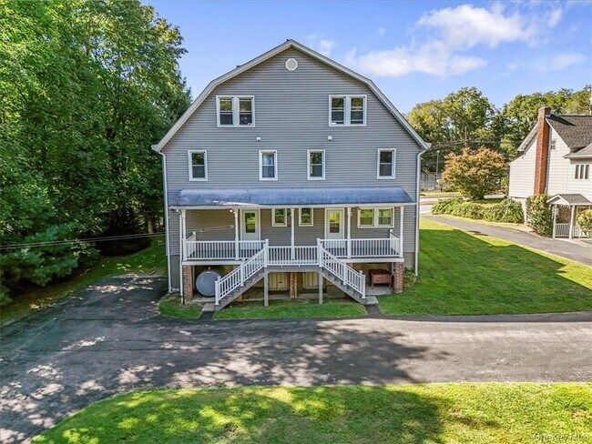 Building Photo - 3245 Albany Post Rd