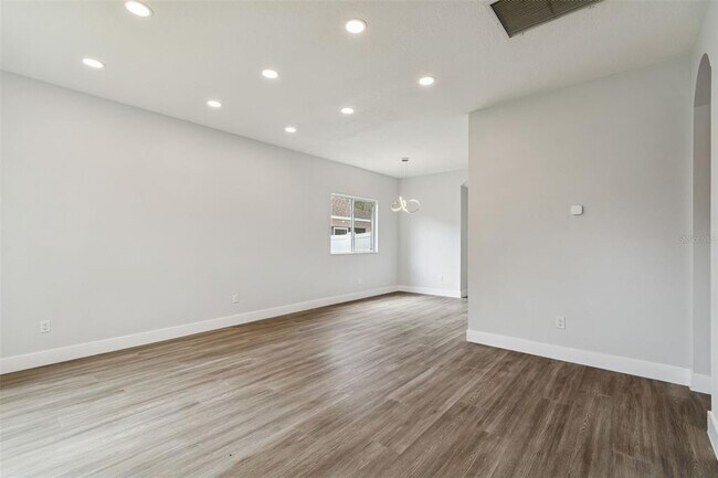 Building Photo - 18154 Sandy Pointe Dr