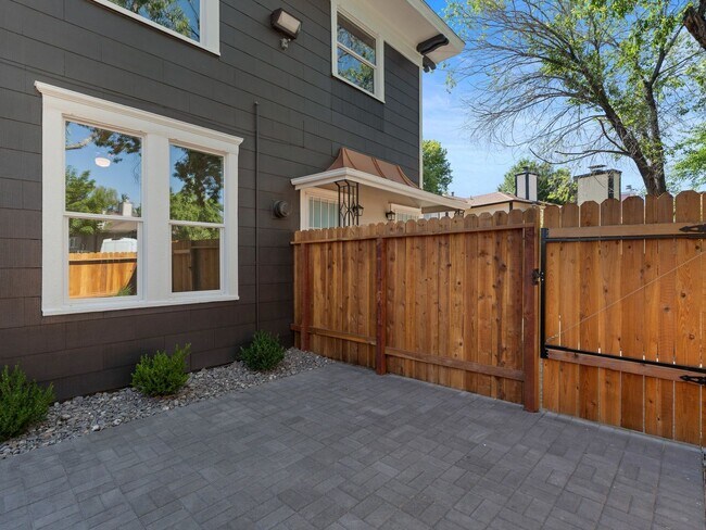 Building Photo - 50 Berrum Pl