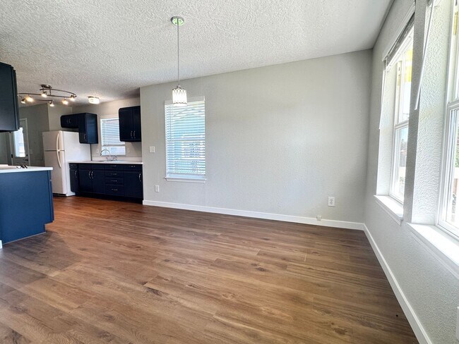 Building Photo - Just remodeled!! Mount Vernon 3 Bedroom House
